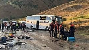 Sivas'ta yolcu otobüsü dağın yamacına çarptı, 4 kişi öldü, 33 kişi yaralandı