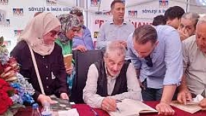 Mütefekkir Sadık Albayrak D&R Trabzon Meydan'da düzenlenen imza gününde okurlarıyla buluştu 